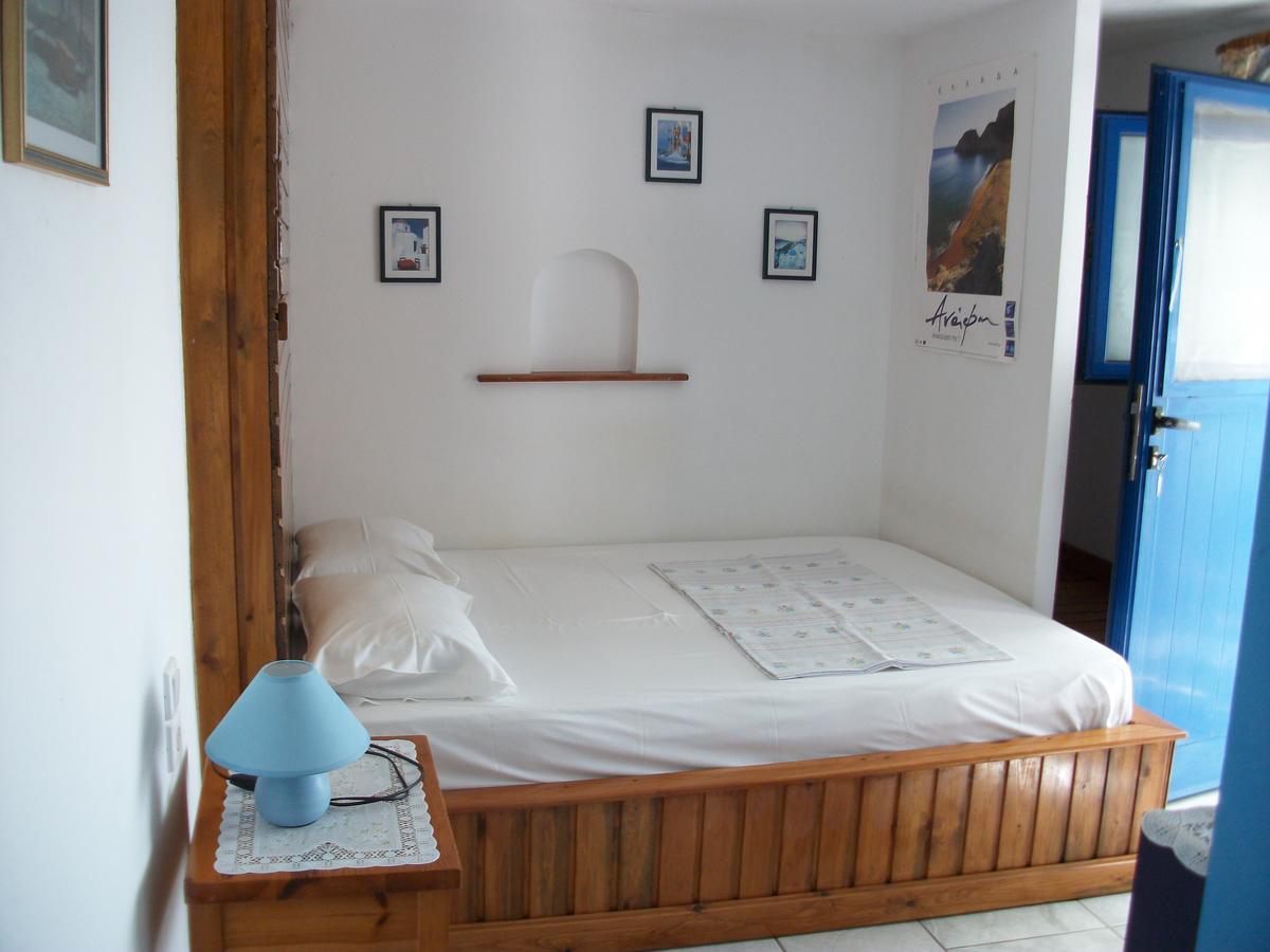 Floras Rooms And Studios อานาฟี ภายนอก รูปภาพ