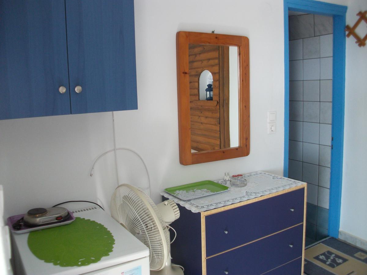 Floras Rooms And Studios อานาฟี ภายนอก รูปภาพ