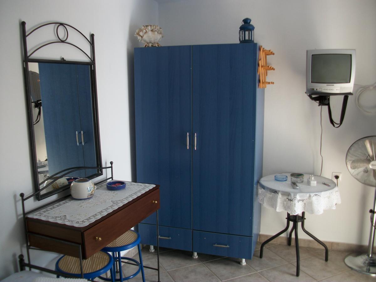 Floras Rooms And Studios อานาฟี ภายนอก รูปภาพ