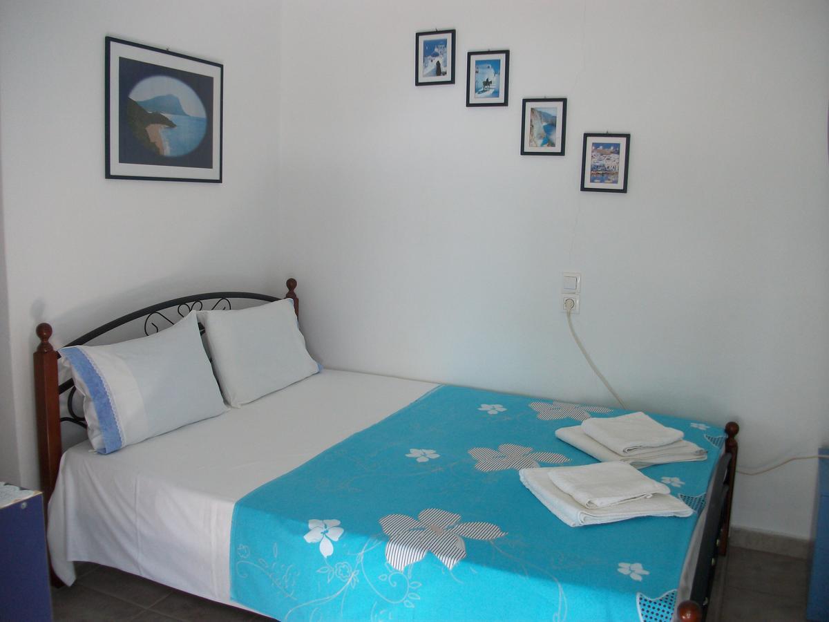 Floras Rooms And Studios อานาฟี ภายนอก รูปภาพ