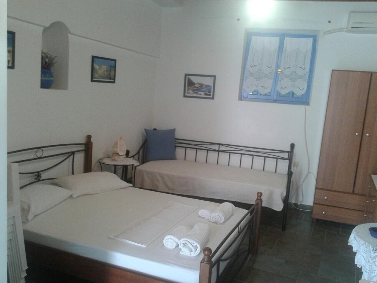 Floras Rooms And Studios อานาฟี ภายนอก รูปภาพ