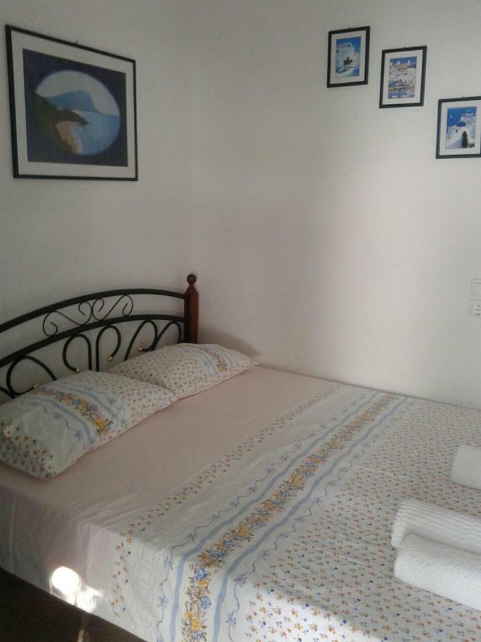 Floras Rooms And Studios อานาฟี ภายนอก รูปภาพ
