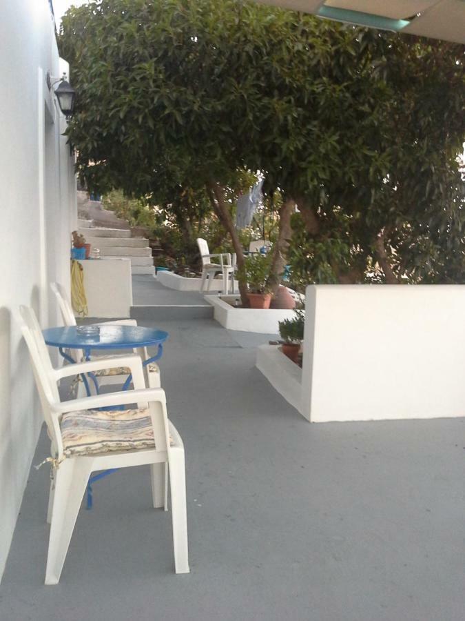 Floras Rooms And Studios อานาฟี ภายนอก รูปภาพ
